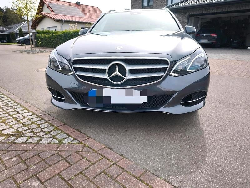 Gebraucht Mercedes E200 Avantgarde 136 PS (100 kW) 2014 Grau Kombi