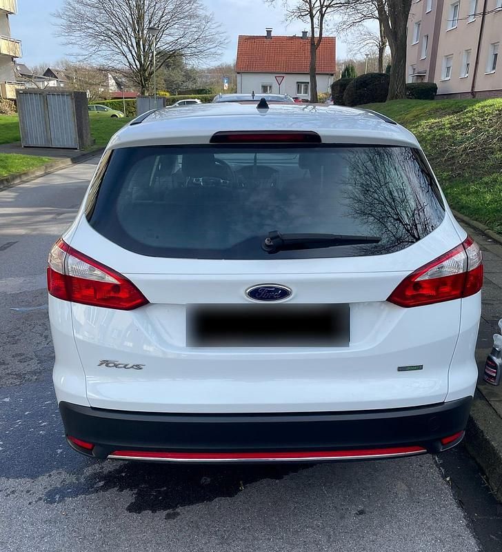 Usata Ford Focus 101 CV (74 kW) 2014 Bianco Station wagon