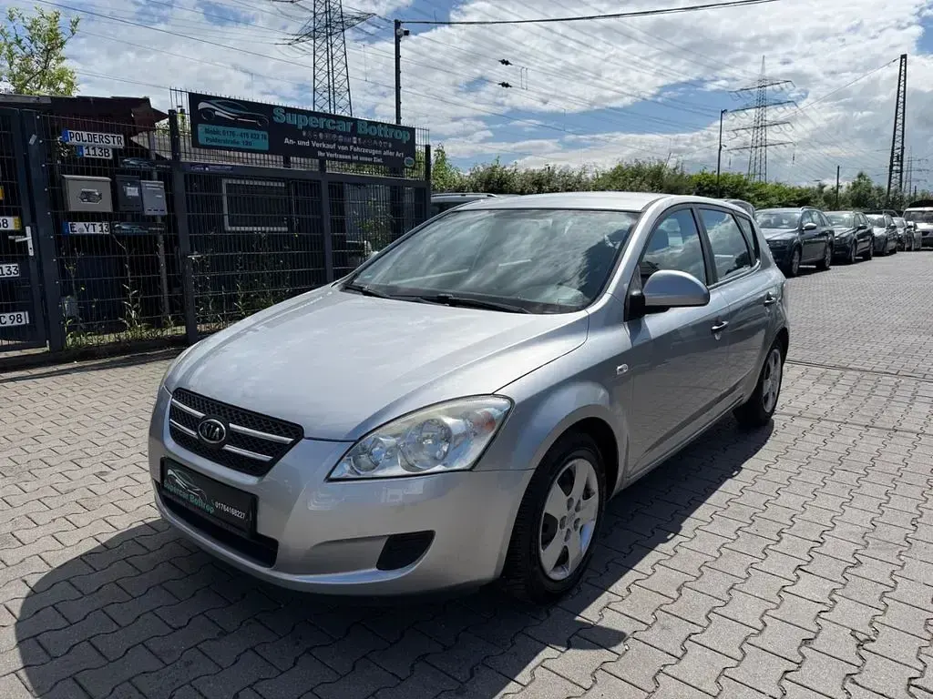 Gebraucht Kia Ceed LX 126 PS (92 kW) 2009 Silber Kleinwagen