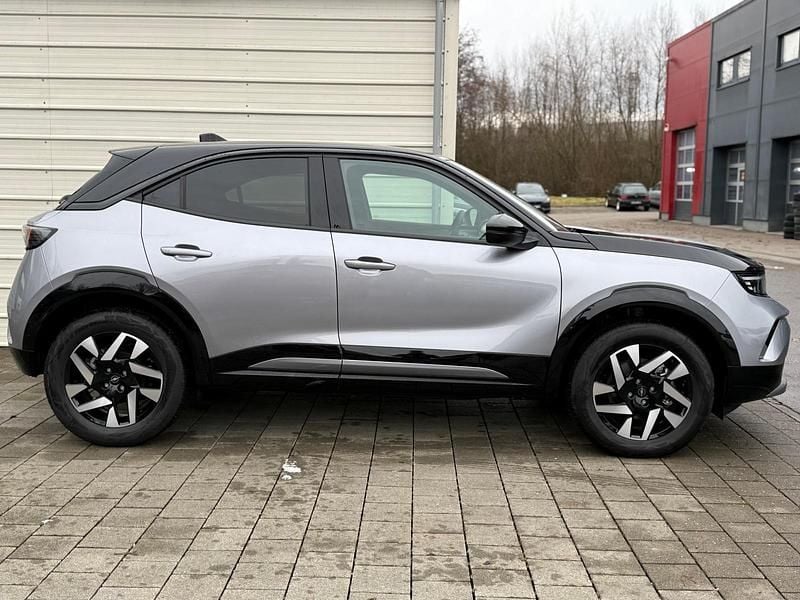 Neu Opel Mokka 145 PS (106 kW) 2025 Tropikal grün metallic / schwarzes dach SUV