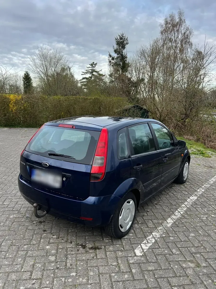 Gebraucht Ford Fiesta 69 PS (50 kW) 2005 Blau Kleinwagen