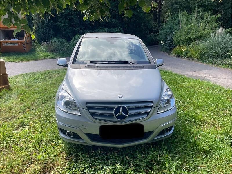 Grau Gebraucht 2009 Mercedes B170 Van / Kleinbus | 5.555 € (Superpreis) - Bild 1/4