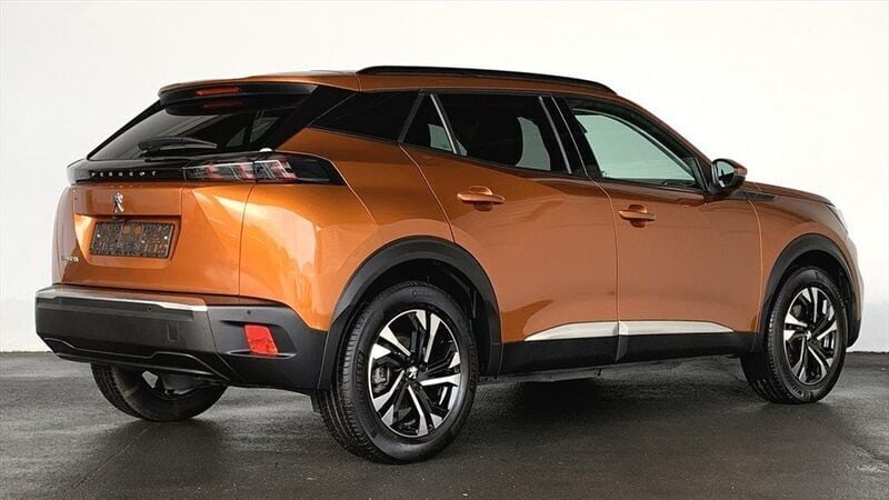 Gebraucht Peugeot e-2008 Allure 100 kW (136 PS) 2020 Orange / fusionorange / metallic SUV
