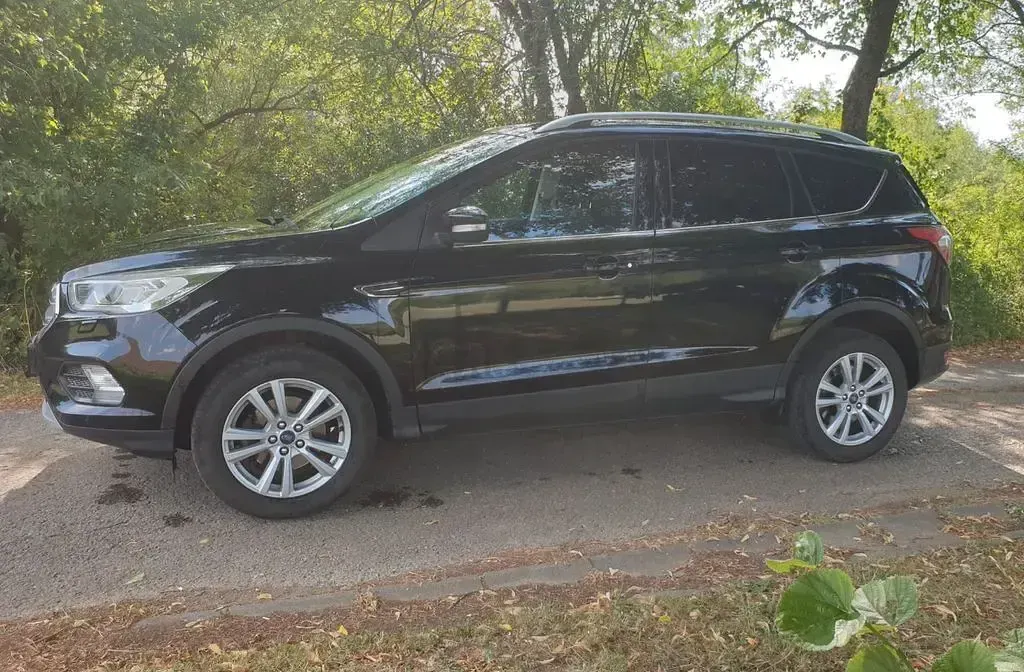 Gebraucht Ford Kuga Titanium 150 PS (110 kW) 2020 Schwarz SUV