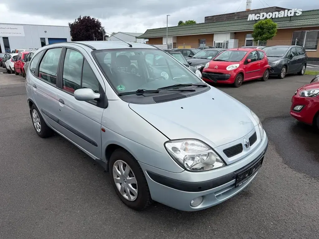 Gebraucht Renault Scénic 107 PS (78 kW) 1999 Silber Van / Kleinbus