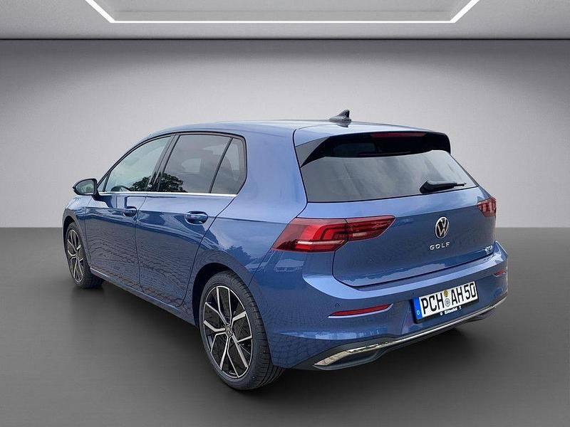 Gebraucht VW Golf VIII Edition 150 PS (110 kW) 2024 Anemonenblau Limousine