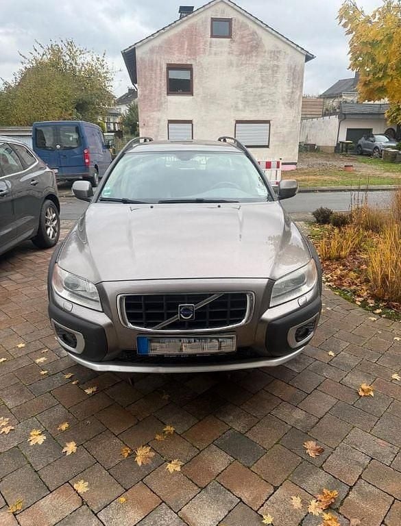 Grau Gebraucht 2008 Volvo XC70 Momentum Limousine | 6.995 € (Guter Preis) - Bild 1/4