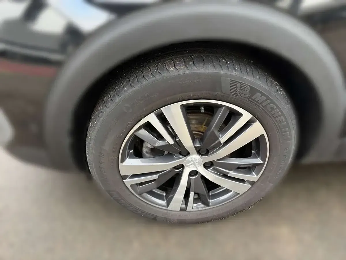 Gebraucht Peugeot 5008 Allure 131 PS (96 kW) 2023 Metfa schwarz perla SUV