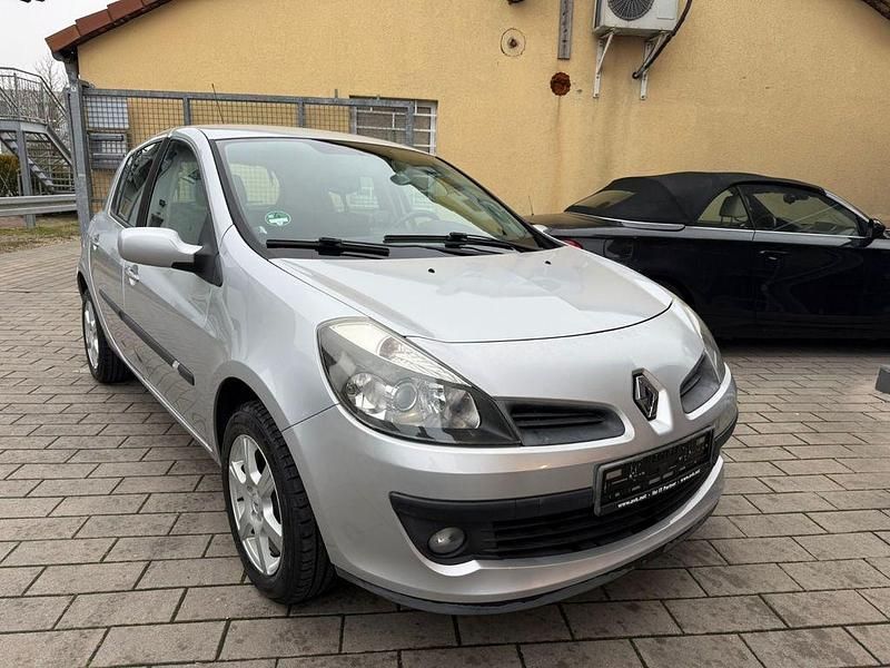 Gebraucht Renault Clio II 75 PS (55 kW) 2006 Silber Limousine