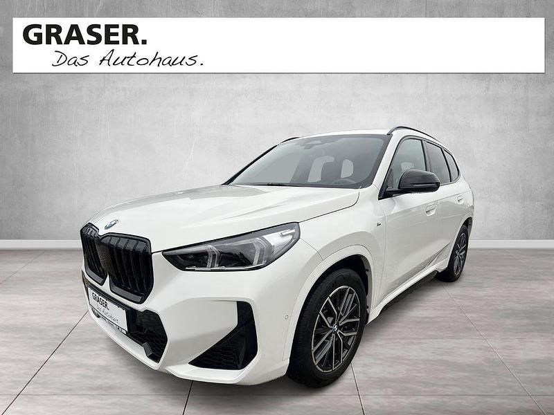 Alpinweiß uni Gebraucht 2024 BMW X1 M Sport SUV | 38.900 € (Fairer Preis) - Bild 1/4