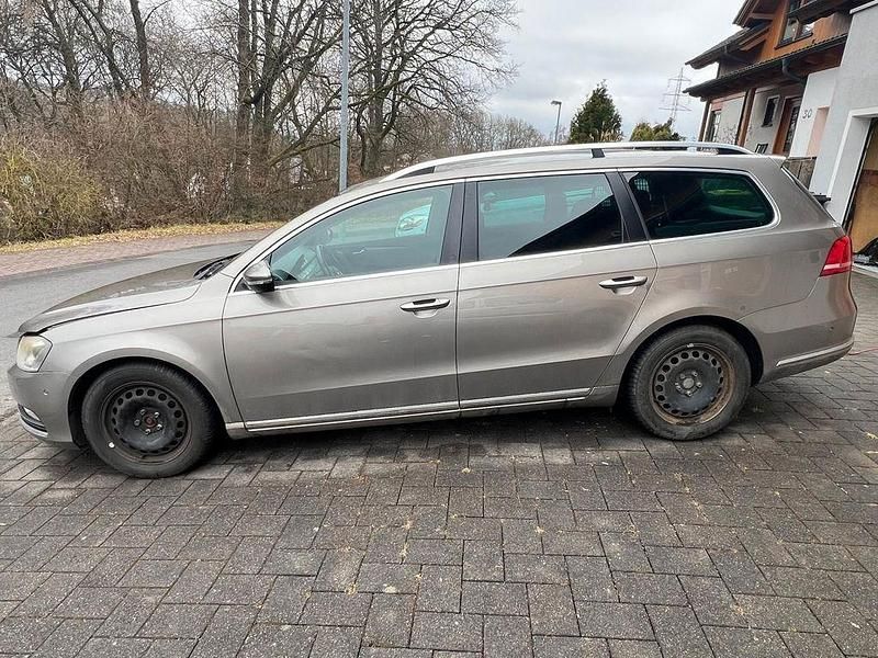 Gebraucht VW Passat Comfortline 160 PS (117 kW) 2012 Braun Limousine