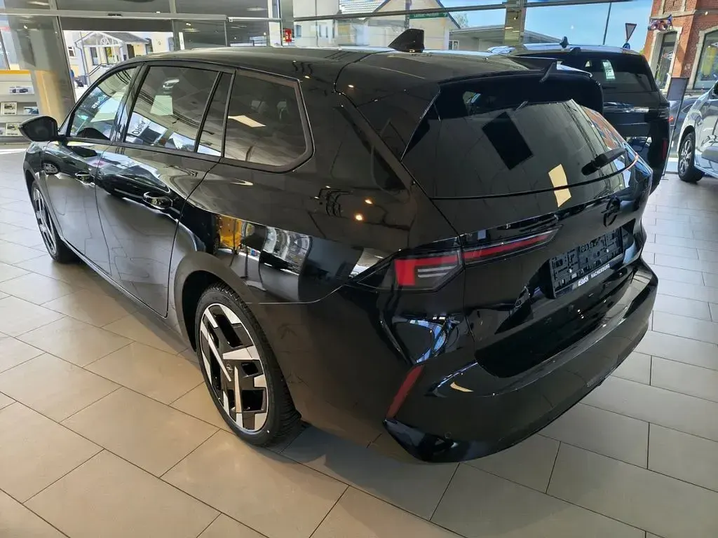 Nowe Opel Astra 114 kW (156 KM) 2026 Czarny Kombi