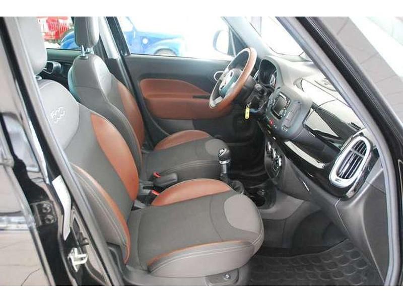 Gebraucht Fiat 500L Trekking 120 PS (88 kW) 2016 Nr. 909 schwarz/weiß Van / Kleinbus