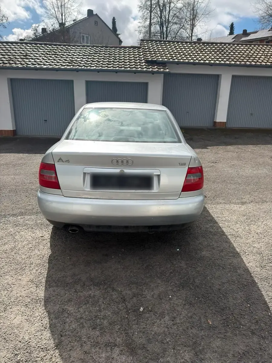 Gebraucht Audi A4 102 PS (75 kW) 1997 Silber Limousine