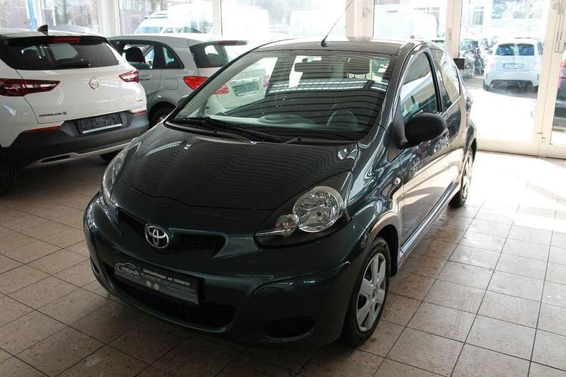 Gebraucht Toyota Aygo Basis 68 PS (50 kW) 2009 Grau Kleinwagen