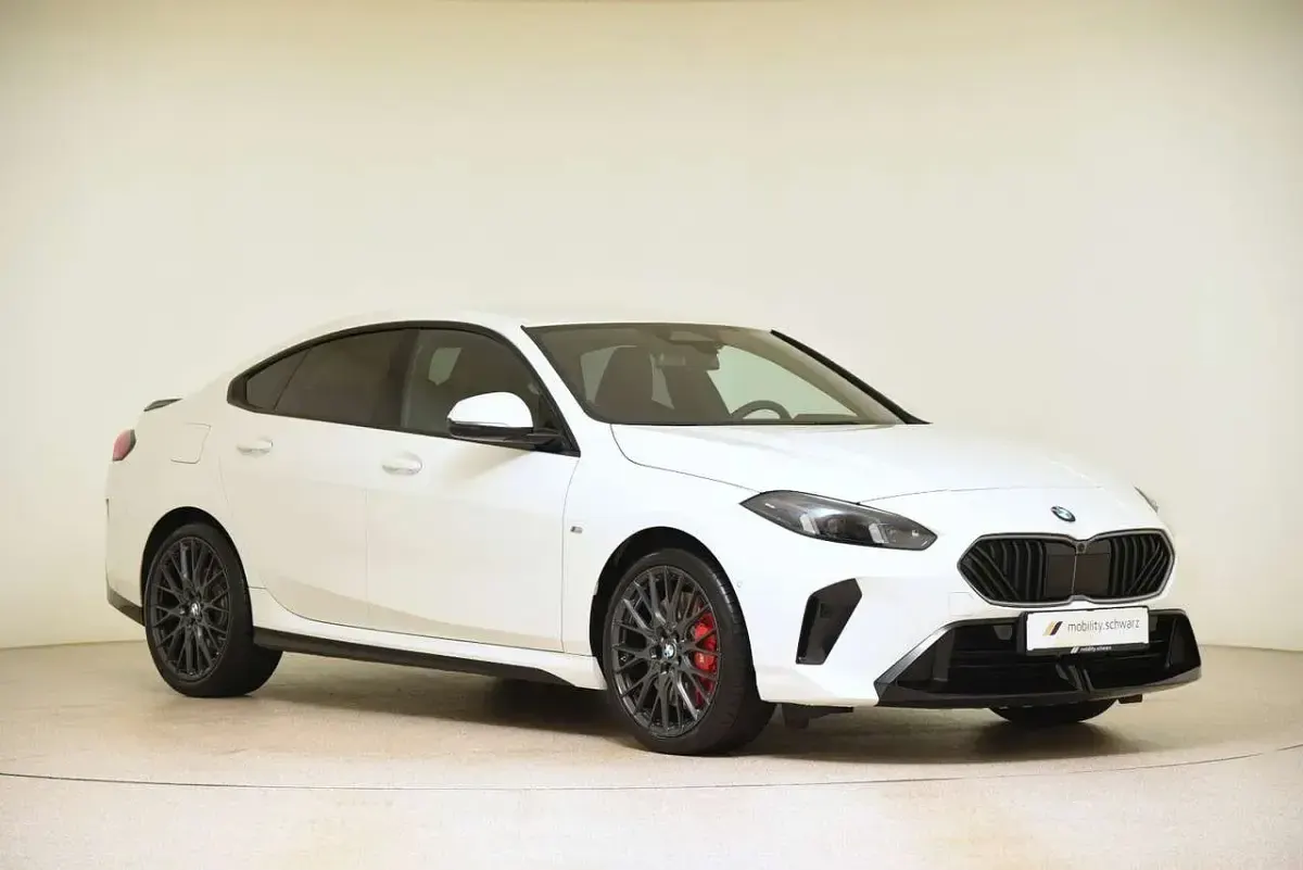 Gebraucht BMW 220 M Sport 156 PS (114 kW) 2025 Alpinweiß Coupé