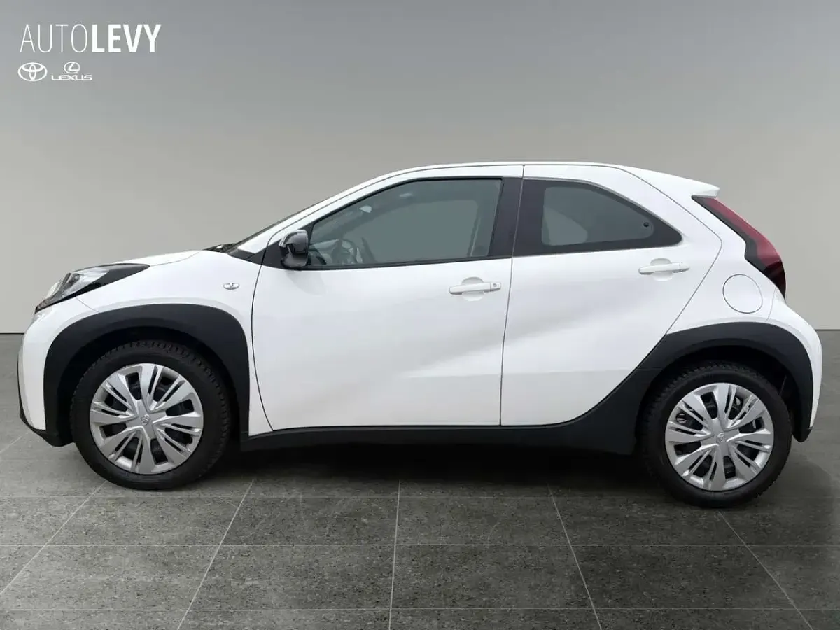 Gebraucht Toyota Aygo Play 72 PS (52 kW) 2024 Weiß Kleinwagen