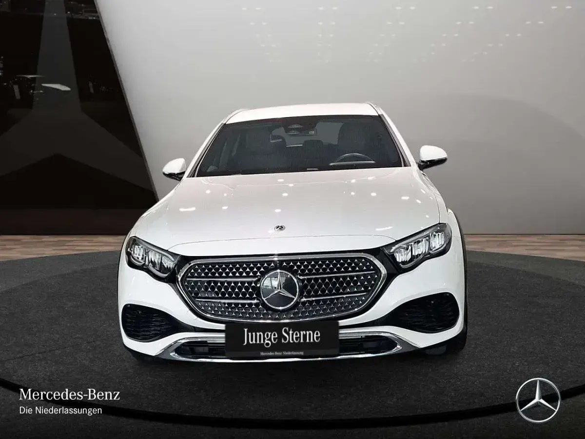 Gebraucht Mercedes E300 Avantgarde 197 PS (144 kW) 2025 Weiß Limousine