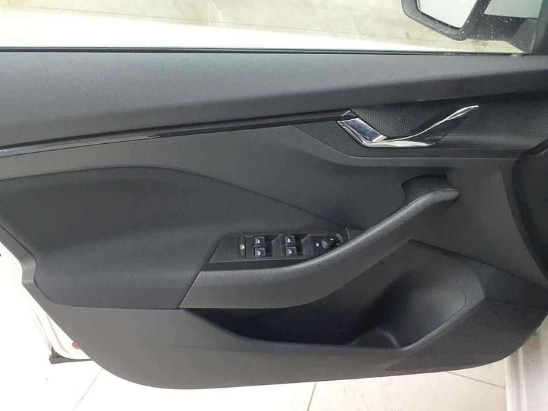 Gebraucht Skoda Scala Drive 116 PS (85 kW) 2020 Candyweiß uni Kleinwagen