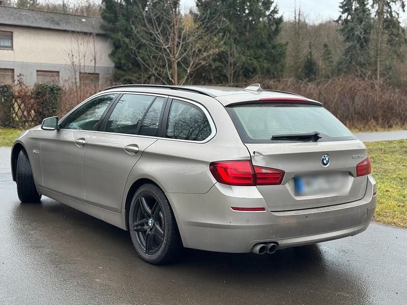 Gebraucht BMW 525 218 PS (160 kW) 2012 Gold Kombi