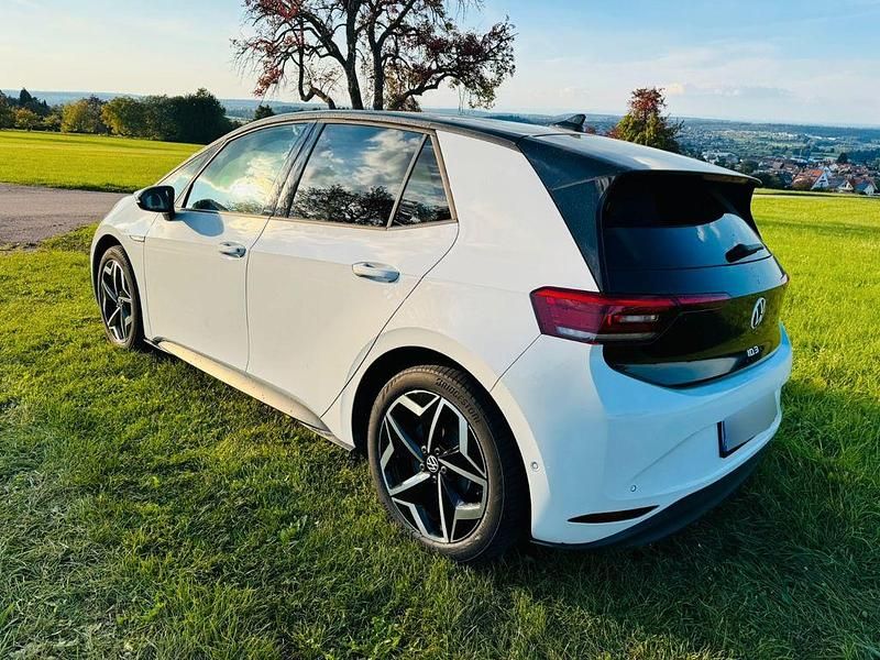 Weiß Gebraucht 2022 VW ID.3 Pro Kleinwagen | 24.449 € (Fairer Preis) - Bild 1/4