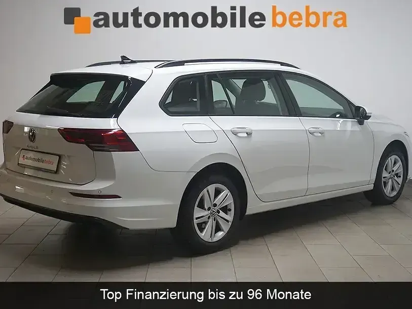 Gebraucht VW Golf VIII Life 150 PS (110 kW) 2022 Pure white Kombi