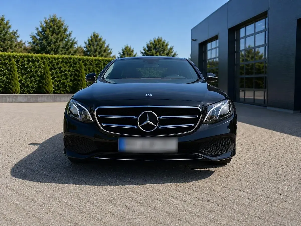 Gebraucht Mercedes E200 197 PS (144 kW) 2019 Schwarz Limousine