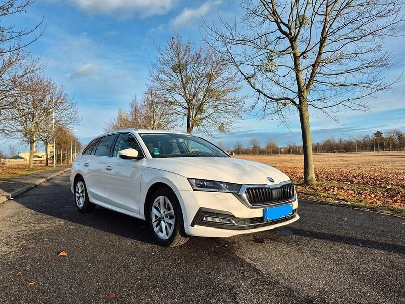 Weiß Gebraucht 2020 Skoda Octavia Kombi | 17.800 € (Guter Preis) - Bild 1/4