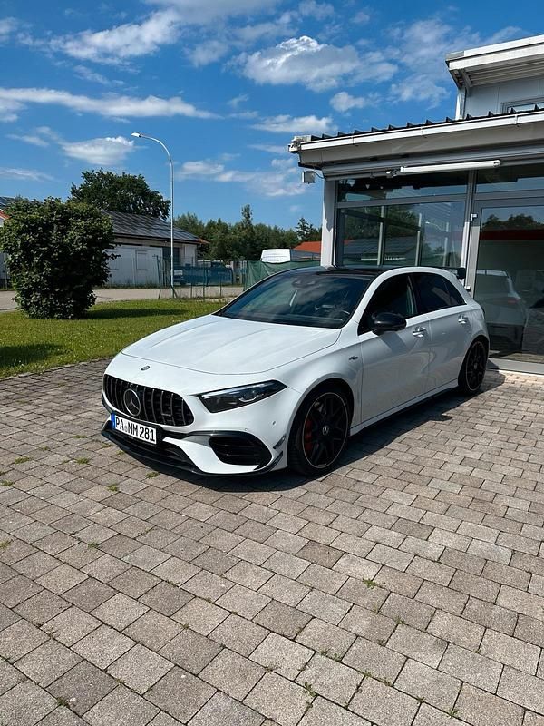 Weiß Gebraucht 2023 Mercedes A45 AMG Limousine | 55.000 € - Bild 1/1