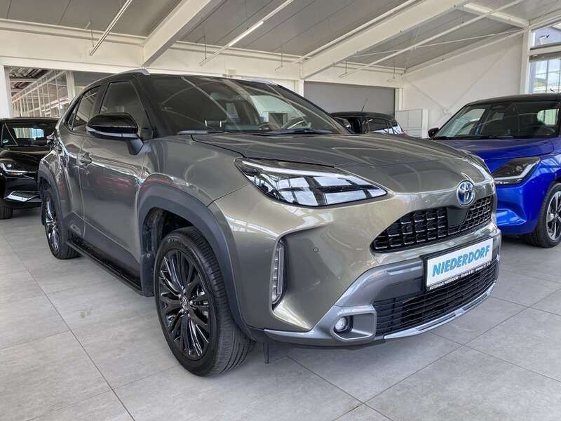 Oxide bronze (metallic) Gebraucht 2022 Toyota Yaris Cross SUV | 26.600 € (Fairer Preis) - Bild 1/4