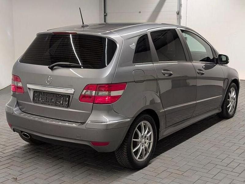 Gebraucht Mercedes B200 136 PS (100 kW) 2011 Grau Van / Kleinbus