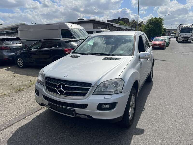 Silber Gebraucht 2007 Mercedes ML280 SUV | 5.500 € (Teuer) - Bild 1/4