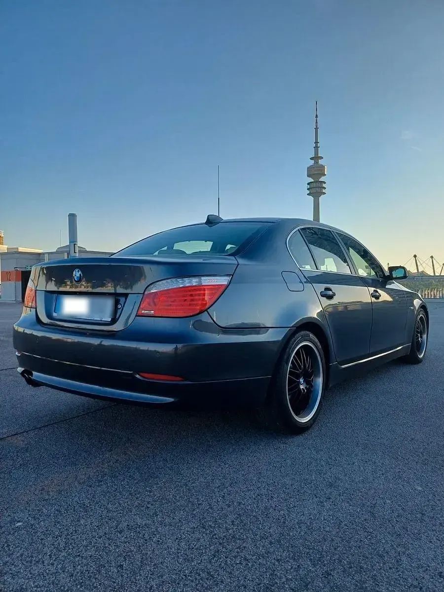 Gebraucht BMW 550 Sport Line 367 PS (269 kW) 2007 Grau Limousine