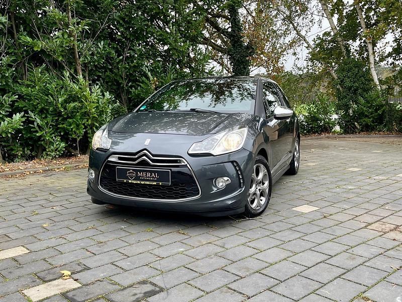 Grau Gebraucht 2013 Citroën DS3 Sport Chic Kleinwagen | 4.650 € (Fairer Preis) - Bild 1/4