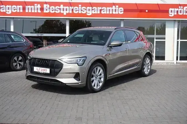 Gebraucht Audi e-tron S-Line 230 kW (313 PS) 2021 Sonderlack audi (metallic) SUV
