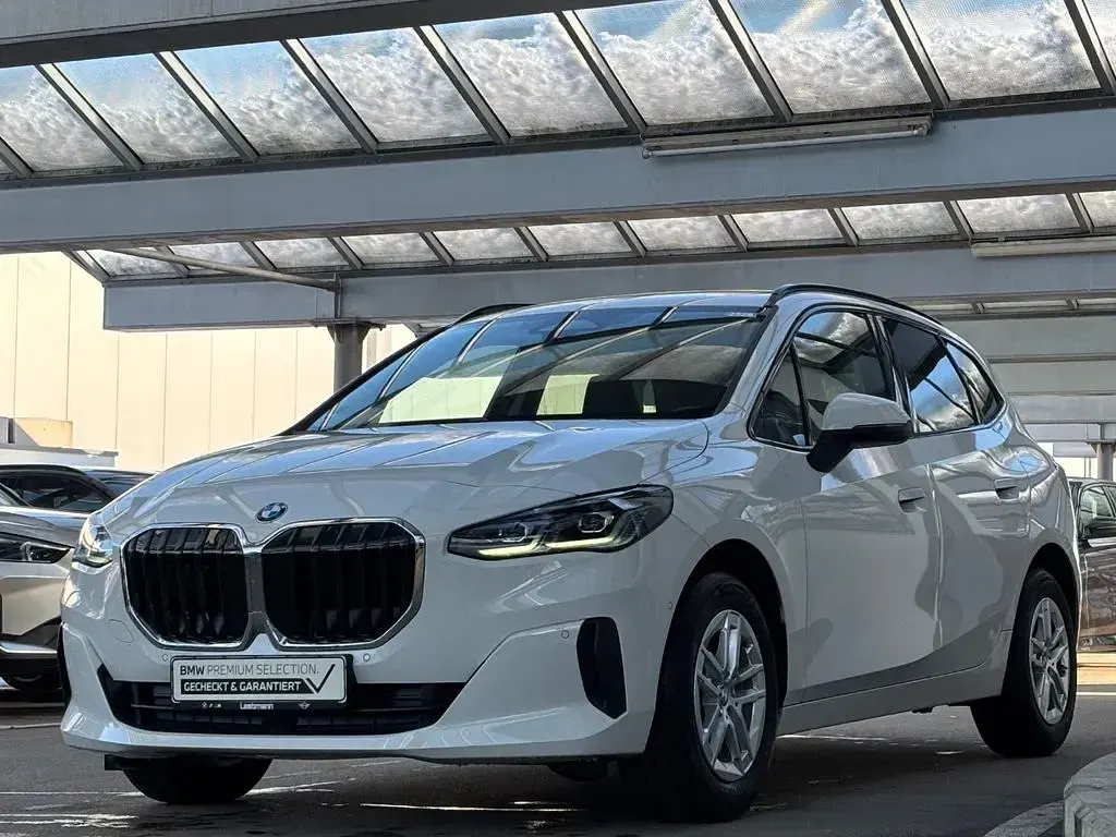 Używany BMW 218 Active Tourer 150 KM (110 kW) 2024 Biały Minivan