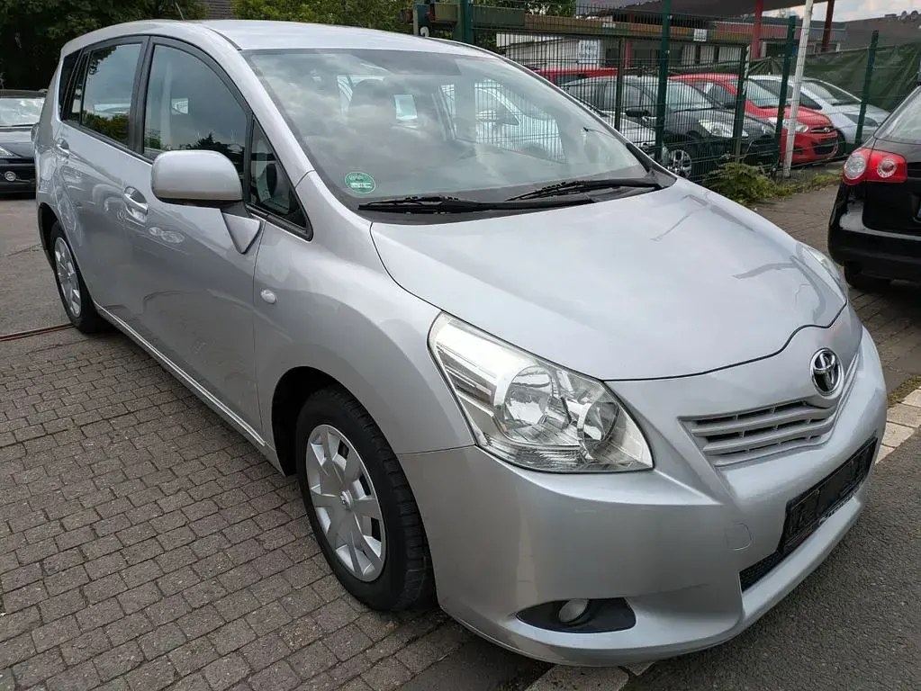Gebraucht Toyota Verso Life 132 PS (97 kW) 2009 Silber Van / Kleinbus