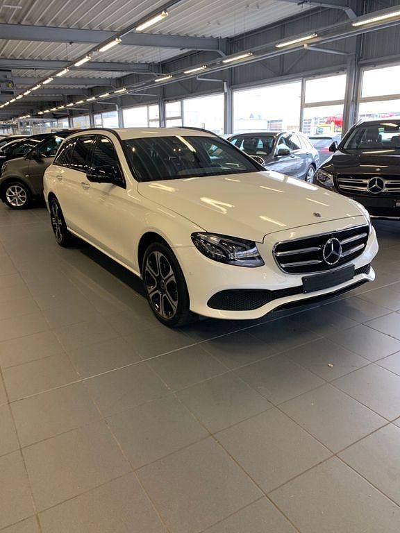 Gebraucht Mercedes E220 Avantgarde 2017 Weiß Limousine