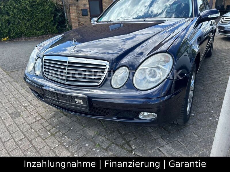 Blau Gebraucht 2002 Mercedes E220 Limousine | 2.300 € (Guter Preis) - Bild 1/4