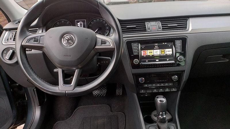 Gebraucht Skoda Rapid Joy 125 PS (91 kW) 2016 Grau Kleinwagen