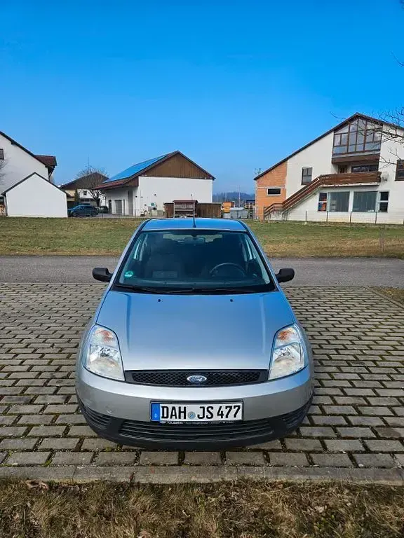 Gebraucht Ford Fiesta 60 PS (44 kW) 2004 Grau Kleinwagen