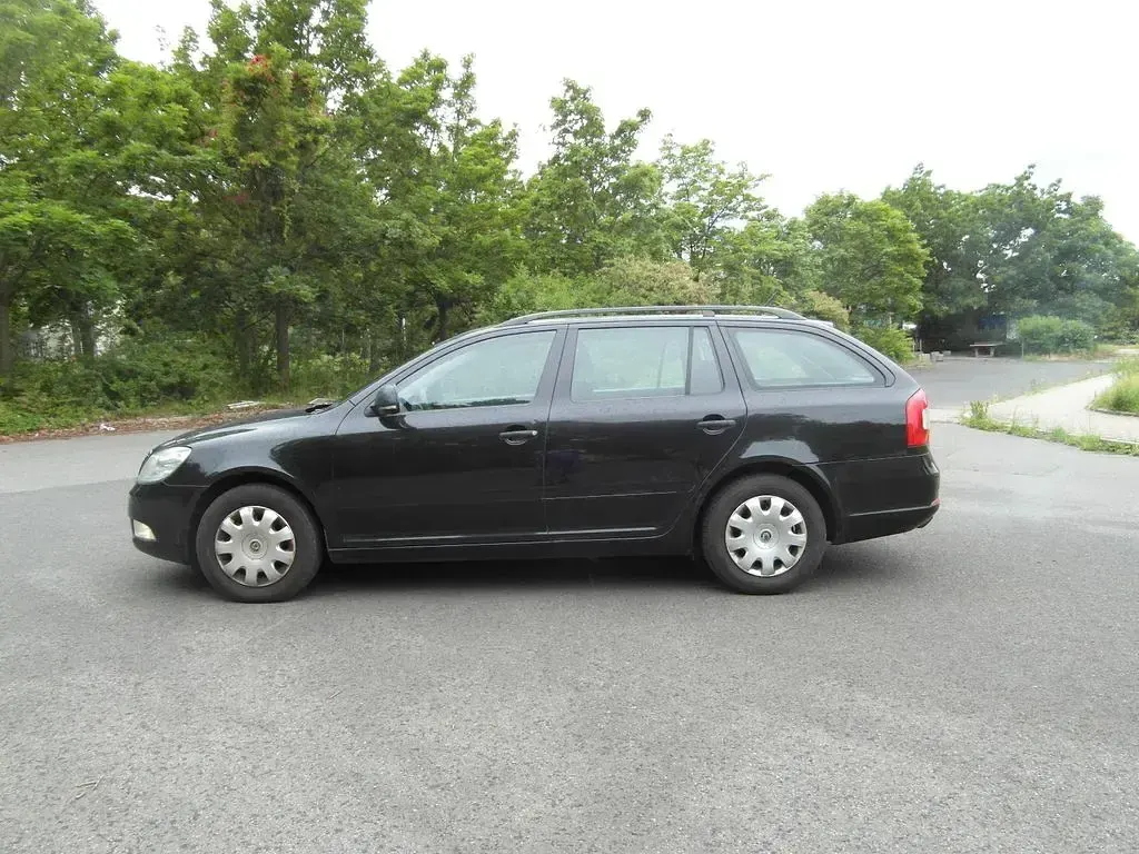 Gebraucht Skoda Octavia Fun 105 PS (77 kW) 2012 Schwarz Kombi