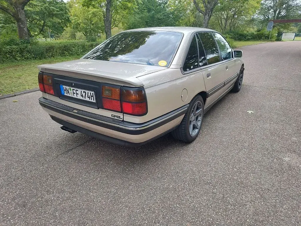 Second-hand Opel Senator 204 CP (150 kW) 1990 Auriu Berlinǎ