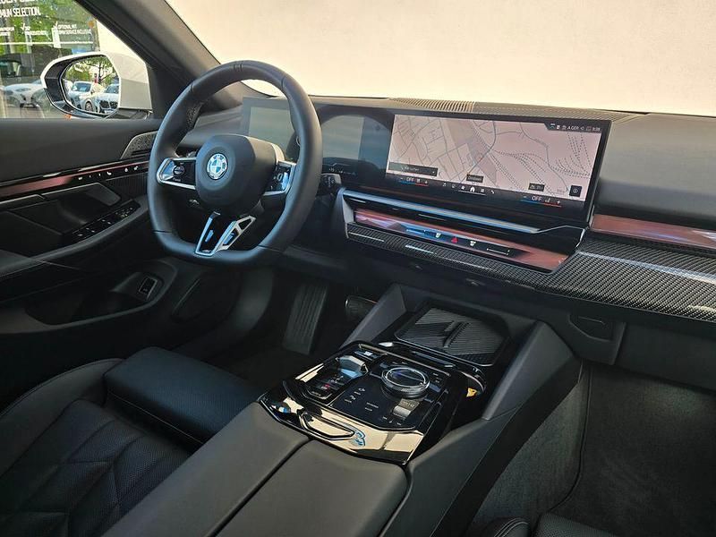 Gebraucht BMW 540 Performance 303 PS (222 kW) 2025 Weiß Kombi