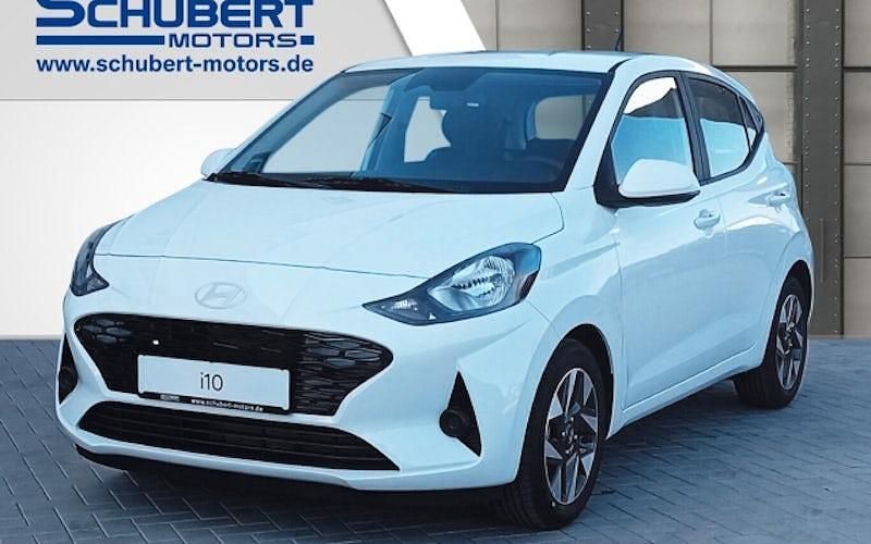 Atlas white / sol Gebraucht 2025 Hyundai i10 Trend Kleinwagen | 15.790 € (Fairer Preis) - Bild 1/4