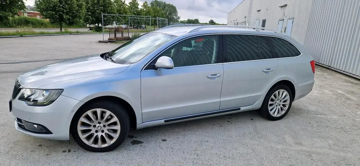 Gebraucht Skoda Superb 140 PS (102 kW) 2014 Silber Kombi