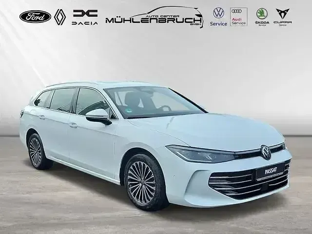 Gebraucht VW Passat Elegance 150 PS (110 kW) 2024 Pure white (metallic) Kombi