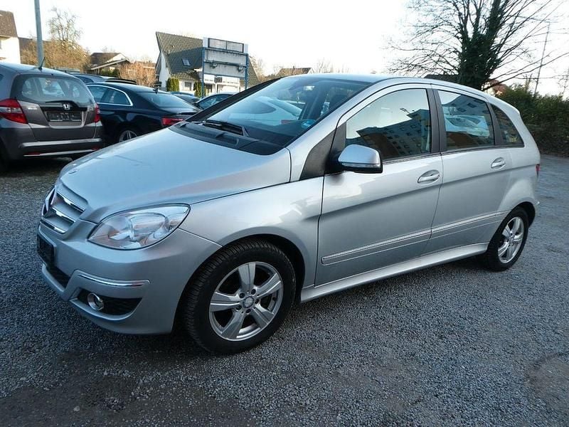 Gebraucht Mercedes B160 95 PS (69 kW) 2010 Silber Van / Kleinbus