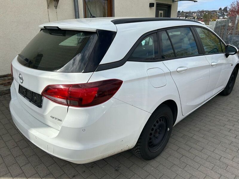 Gebraucht Opel Astra Edition 105 PS (77 kW) 2017 Weiß Kombi