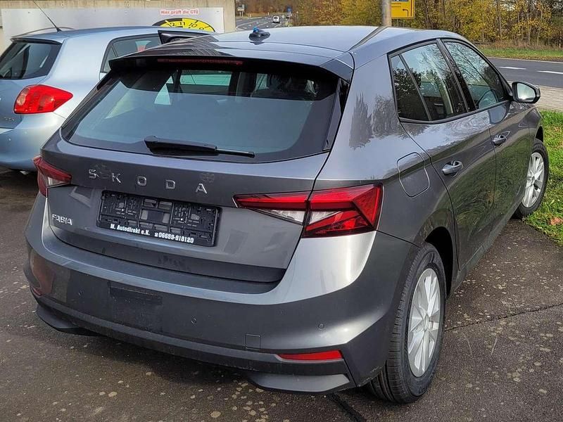 Neu Skoda Fabia Selection 95 PS (69 kW) 2025 Graphitegrau metallic Kleinwagen